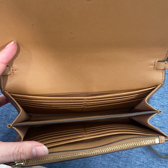 Tory Burch Robinson Chain Wallet in Cardamom - Picture 5 of 11